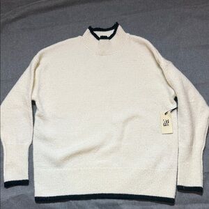Max Studio Sweater in Cream and‎ Black Medium Ling Sleeve Polyester Blend